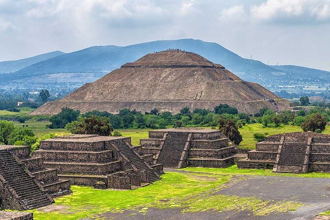 3X1 Teotihuacan, Basilica of Guadalupe, Tlatelolco and Tequila Tour - Tlatelolco: quieter ruins with strong Mexica context