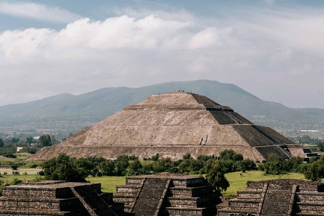 3X1 Teotihuacan, Basilica of Guadalupe, Tlatelolco and Tequila Tour - Teotihuacan: pyramids, avenues, and real “wow” views
