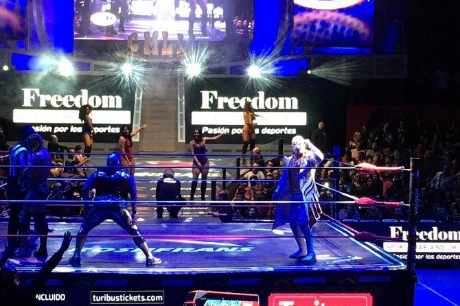 Authentic Lucha Libre Tour : Wrestling School, Tacos & Mezcal - Tacos and beer: good food, but don’t treat it like a long dinner