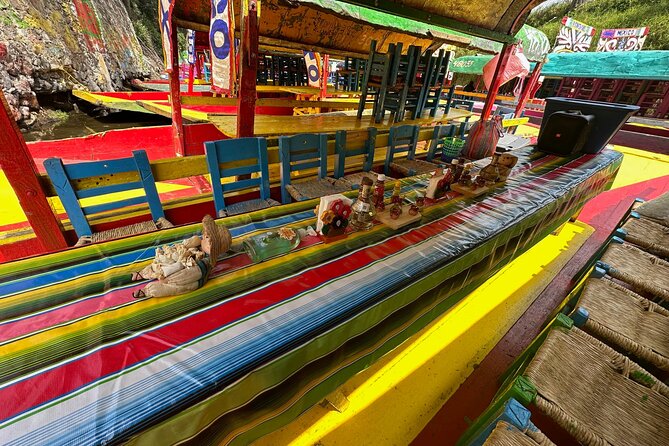 Boat Tour in Mexico City and Mezcal Fiesta with Food and ∞Drinks - The 2.5-hour flow: music, karaoke, and guided canal stories