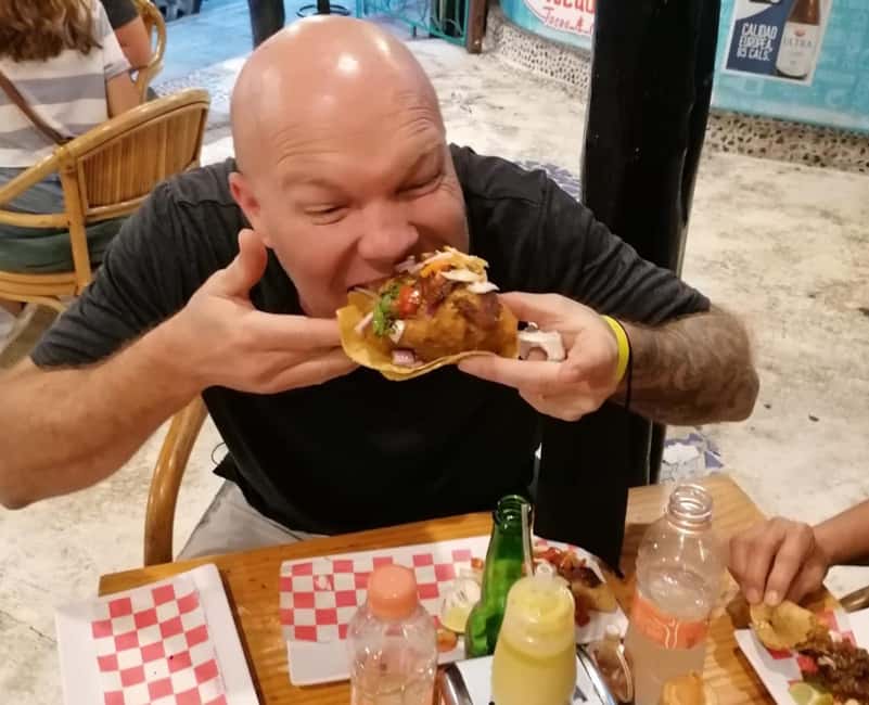Cancun Taco Tour: Street Food & Tequila Tasting in Downtown - Enter Parque de las Palapas: the smart way to start Downtown