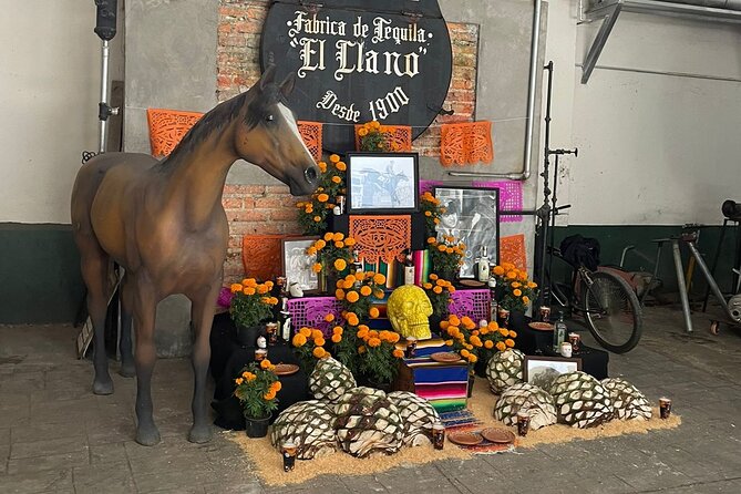 Cantaritos and Tequila Factory Tour - Stop 1: Glorieta de los Niños Héroes and getting set up