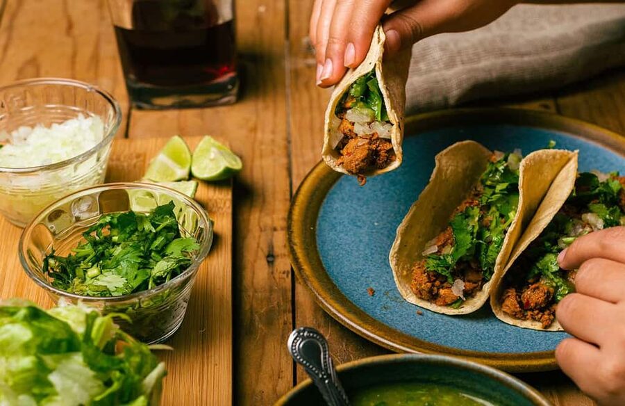 CDMX: Tacos and mezcal night tour - Stop by stop: what the night feels like