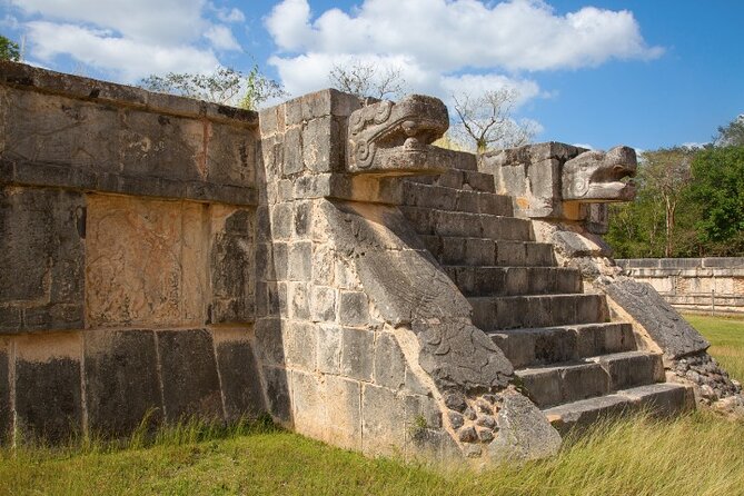 Early morning Chichen Itza Tour: Cenote and Tequila Tasting - Valladolid stop: colonial streets, quick tequila tasting, and shopping pressure