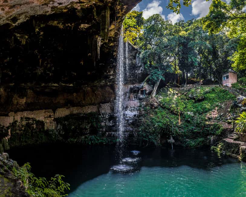 From Cancun: Chichén Itzá, cenote, Valladolid, and Tequila - Lunch and the Yucatán buffet: filling fuel for a walking day