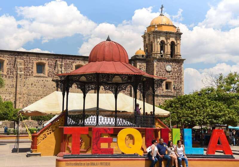 From Guadalajara: Tequila Trail Tour with Tasting - Tequila town time: plazas, shops, and a signature sip