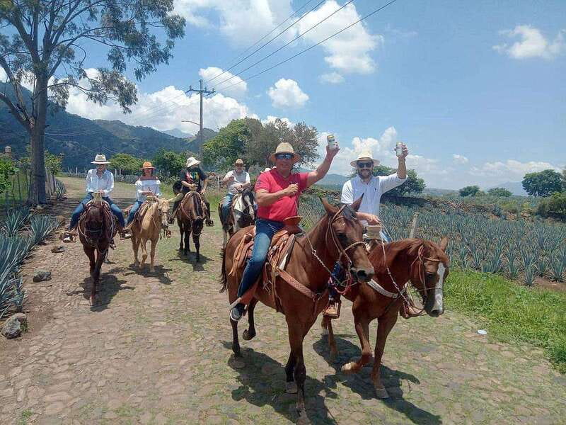 Guadalajara: Horse Riding on the Tequila Route with Tastings - Family-owned distillery visit: where the spirit story clicks