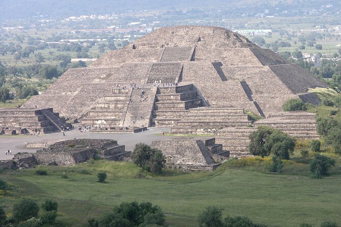 Historical downtown Mexico City & Teotihuacan Pyramids Mezcal tasting - Why this Mexico City + Teotihuacan combo makes sense in one long day
