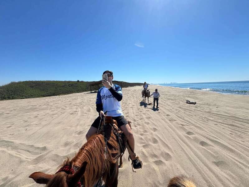 Jungle and beach horseback ride + lunch + mezcal - Jungle Meets Beach Horse Ride at Mr. Lionso Ranch
