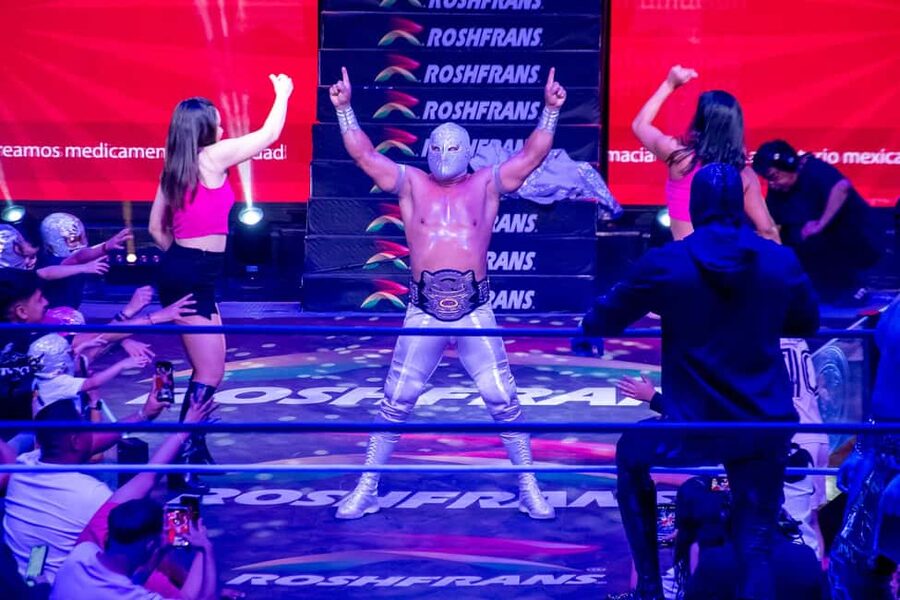 Mexico City: Local Walking Tour with Mezcal & Wrestling Show - The historic center walk: where wrestling culture shows up in everyday streets