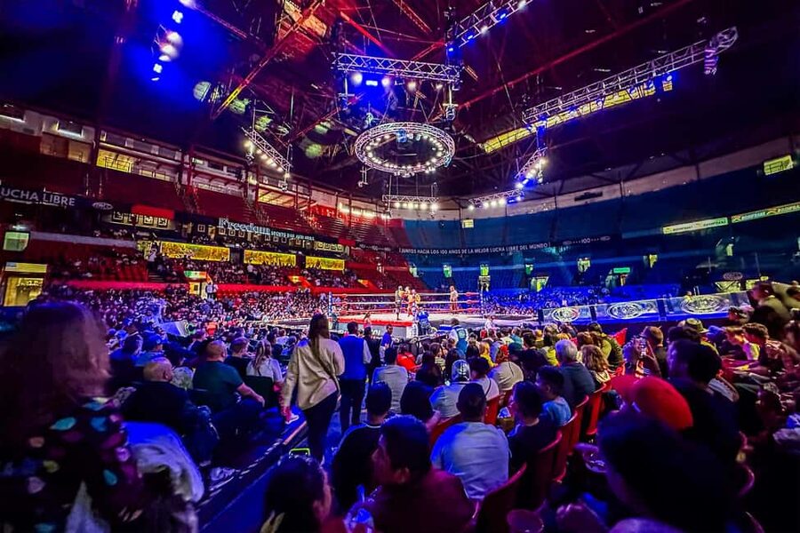 Mexico City: Lucha Libre Show, Walking Tour & Tequila - Meeting at Hostal Amigo and Timing Your Night
