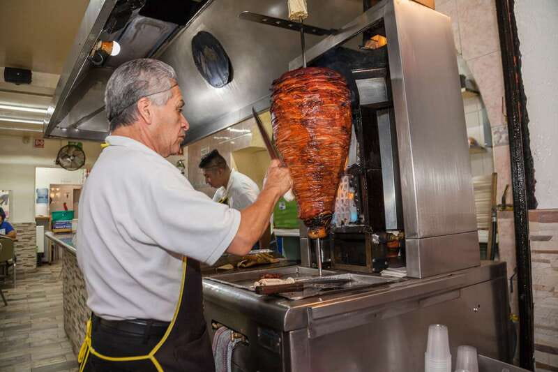 Mexico City: Tacos & Mezcal Night Food Tour - Getting around at night: air-conditioned minivan, smart stop spacing