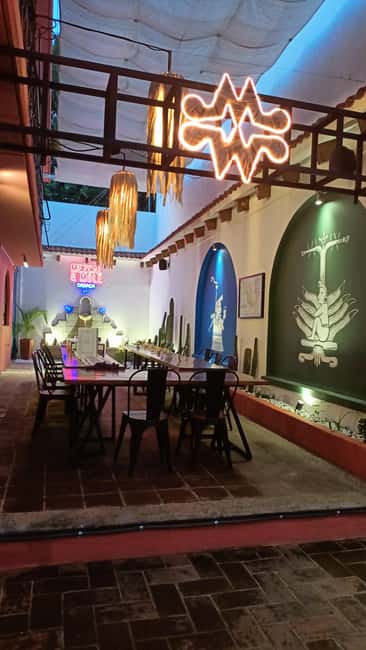 Mezcal y Mole with a Certified Sommelier - How the certified sommelier guides the pairing experience