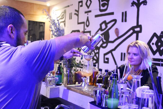 Mixology class with Mezcal in Oaxaca - Bartender tools and shaker technique: where you actually learn