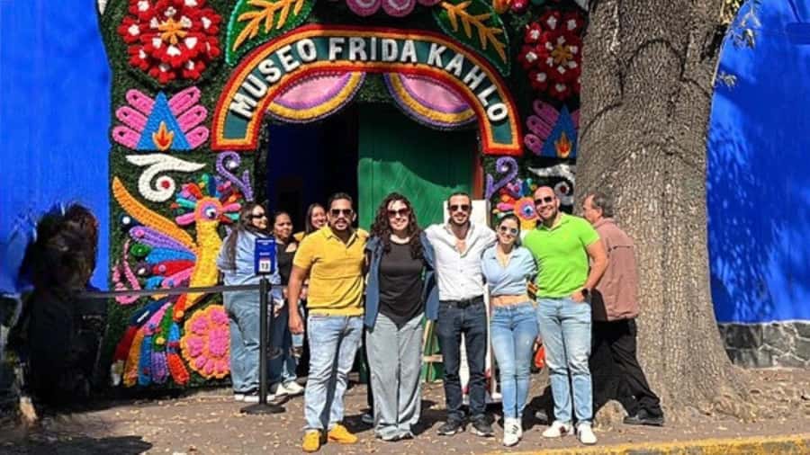 Music and Tequila in Xochimilco visits Coyoacán and CU - Xochimilco on a trajinera: chinampas, scents, and tequila on board