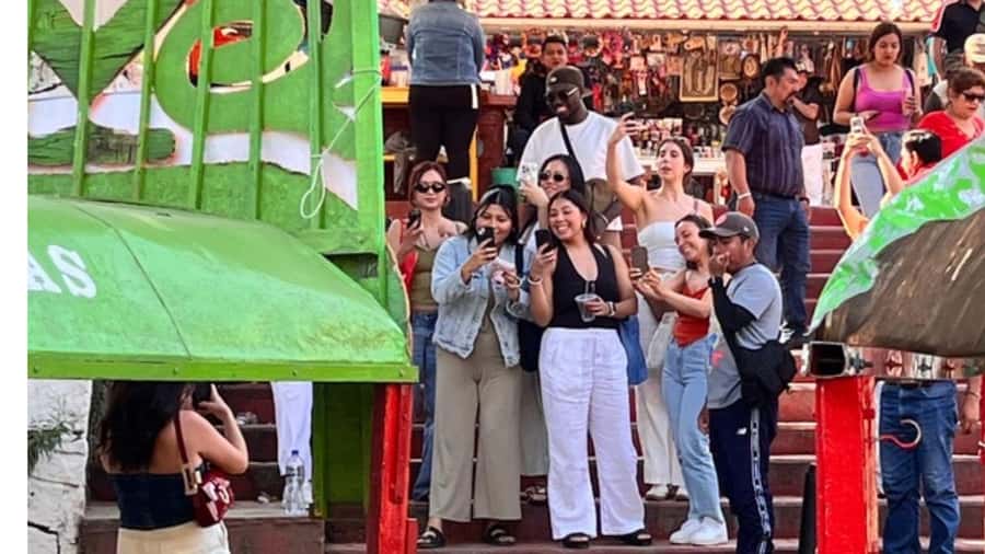 Music and Tequila in Xochimilco visits Coyoacán and CU - The craft market stop: a smart finale for souvenirs and snacks