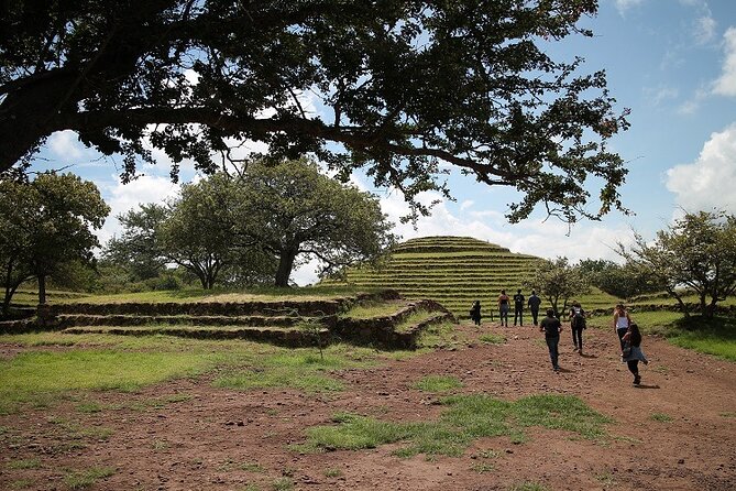 Private Full-Day Tour to Tequila and Guachimontones - Paisaje Agavero photo stop and Cantaritos el Güero #1