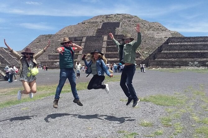Teotihuacan and Basilica of Guadalupe with mezcal, tequila & handcrafts - Morning start at Plaza de las Tres Cultures