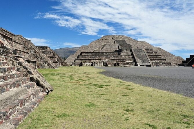 Teotihuacan, Shrine of Guadalupe & Tlatelolco - Tlatelolco’s Plaza de las Tres Culturas: a short stop with big meaning