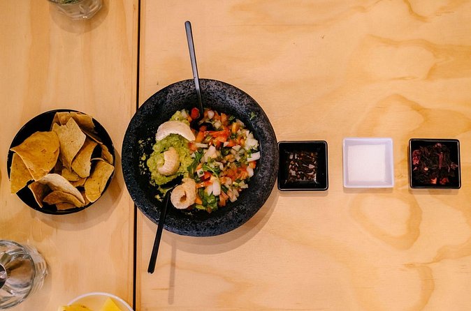 Tequila & Mezcal Tasting - Agave Masterclass In San José del Cabo - Guides and service: what makes it feel personal at Agavia Bar
