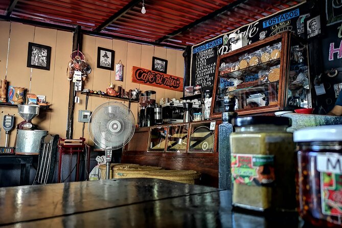 Tour Los Caminos del Mezcal Café and Pedal Loom Factory - Stop 4: Café n’d Uva and Oaxaca coffee + local product time