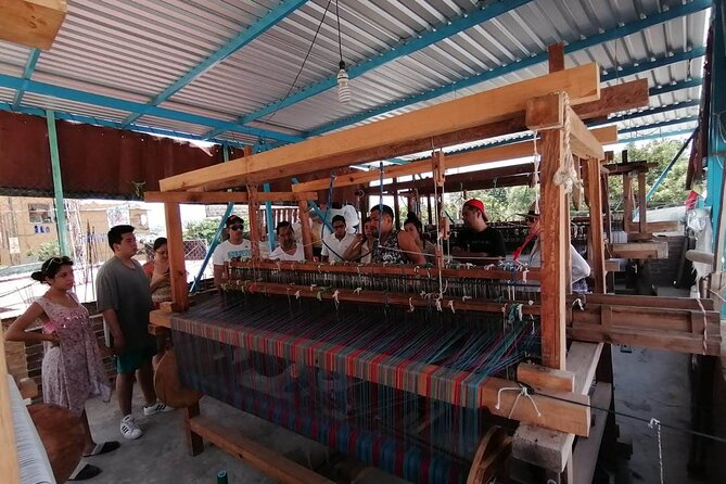 Tour Los Caminos del Mezcal Café and Pedal Loom Factory - Guides and pace: why the small-group format works