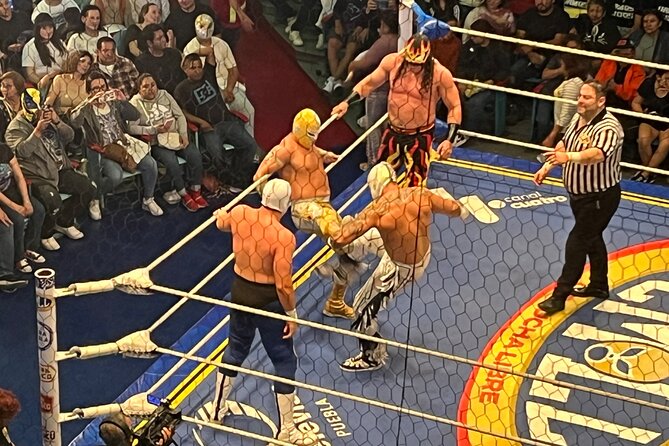 Wrestling + Tacos and Mezcal the best Experience - Getting There and Seating Reality at Arena México