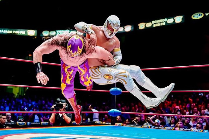 Wrestling + Tacos and Mezcal the best Experience - Your Guide Matters: Why Arlette and Vanessa Make the Night